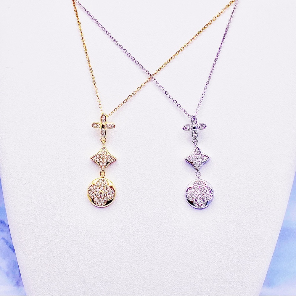 Tiered flower clover necklace